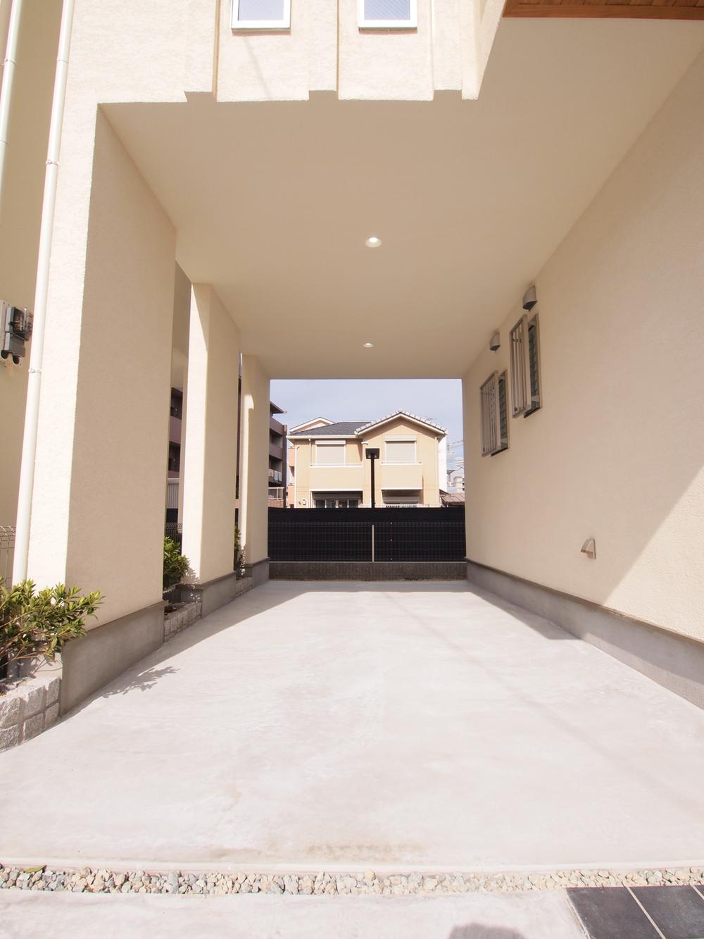 Parking lot. It is loading and unloading of luggage without getting wet on a rainy day, Covered garage ( ※ Same specifications D No. land).