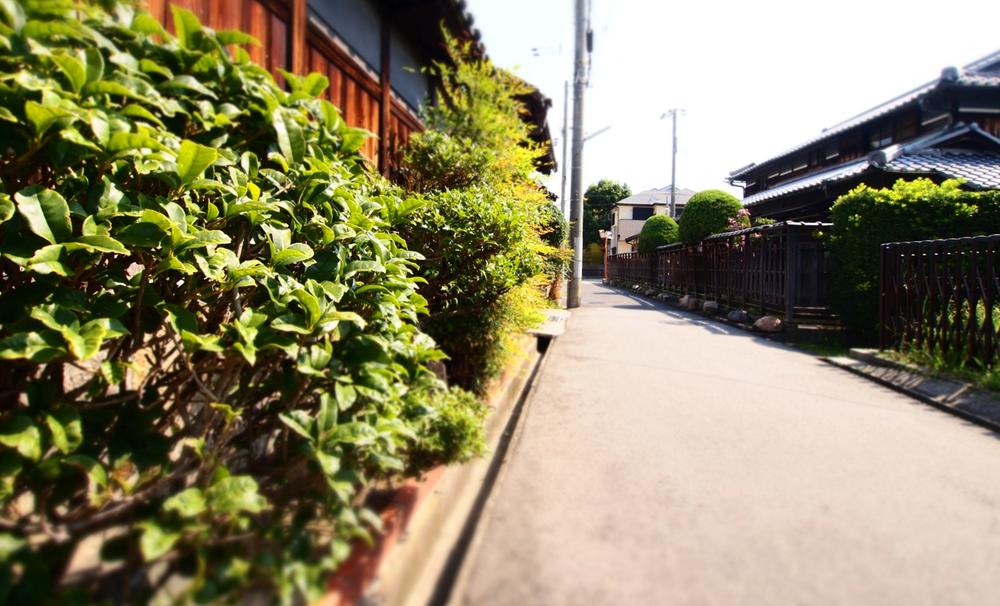 Streets around. 30m to the rooftops of surrounding local Minamitsukaguchi Third Street is, Detached is the center of the calm environment.