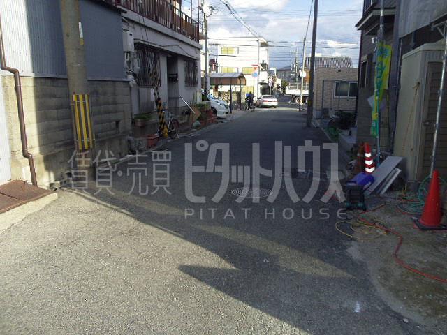 Local photos, including front road. Local front road 2