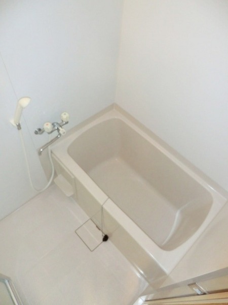 Bath. Space to take the fatigue of the day