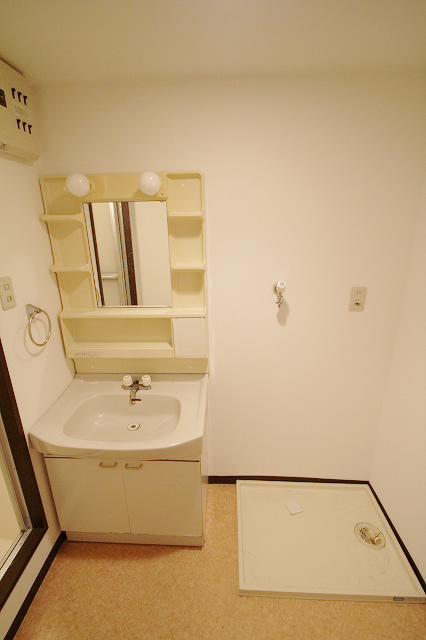 Washroom. Washroom does not cramped