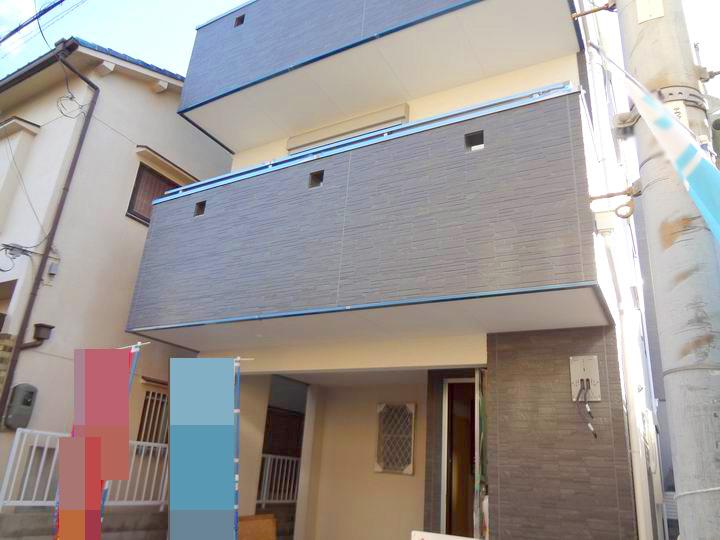 Local appearance photo. It marked with a dishwasher in the kitchen.