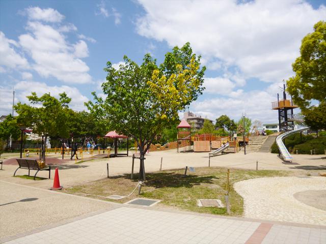 park. It is fun but packed for the children there is a variety of playground equipment in the 400m Sasahara park until Sasahara park. 