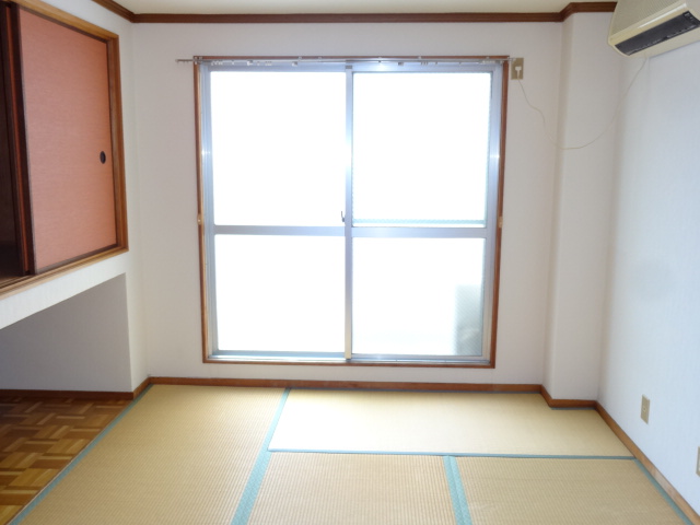 Living and room. ※ While photo is a Japanese-style room, Current state is the Western-style.