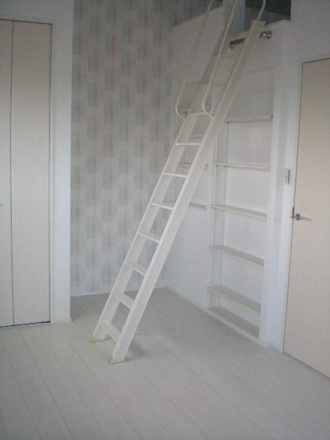 Non-living room. Indoor (12 May 2013) Shooting