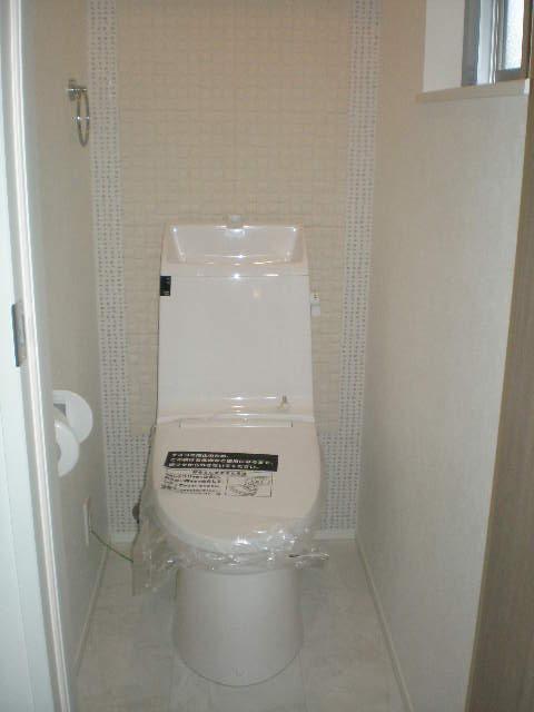 Toilet. Indoor (12 May 2013) Shooting