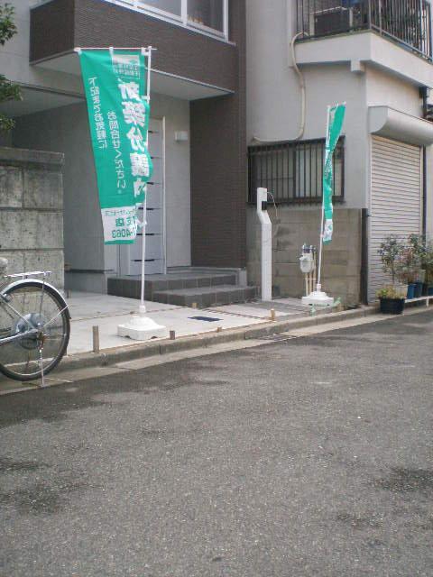 Local photos, including front road. Local (12 May 2013) Shooting