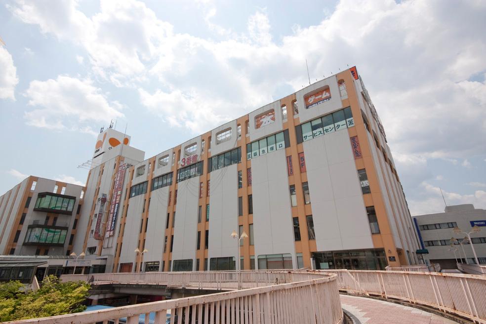 Shopping centre. 510m to Mr.'s Town