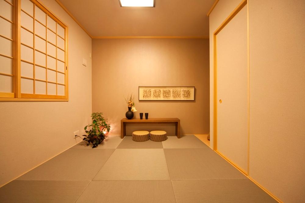 Non-living room. The Japanese-style room facing the living room, You can open and LD and integrated use of the sliding door. 
