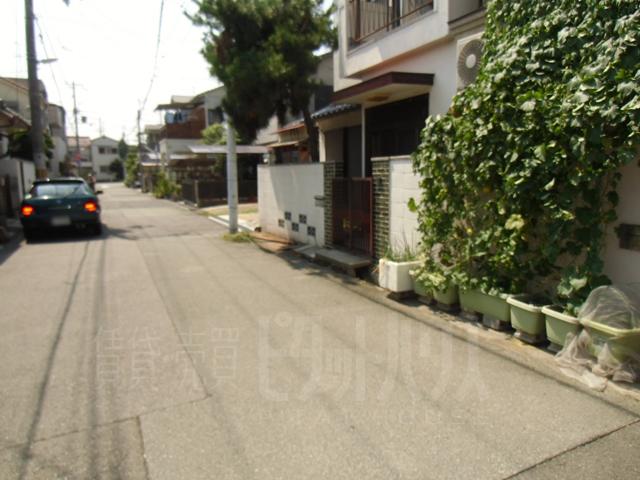 Local photos, including front road. Frontal road