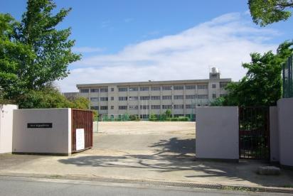 Junior high school. Minamimukonoso about until junior high school 1800m