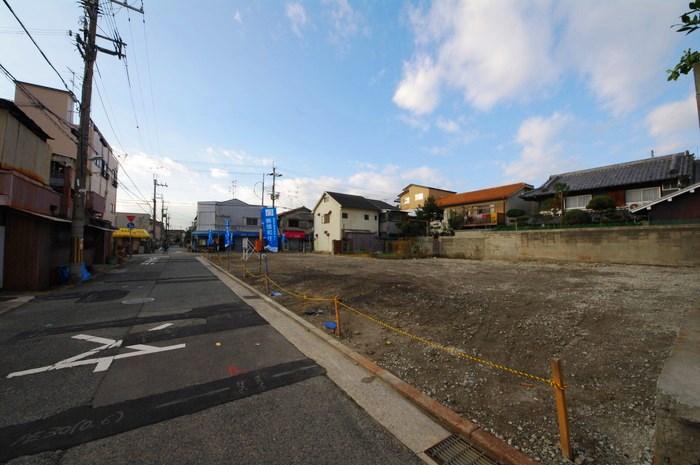 Local appearance photo. Front road can ensure the day because there is 6m and wide width. Also people parking is not good also can be done with a margin! 