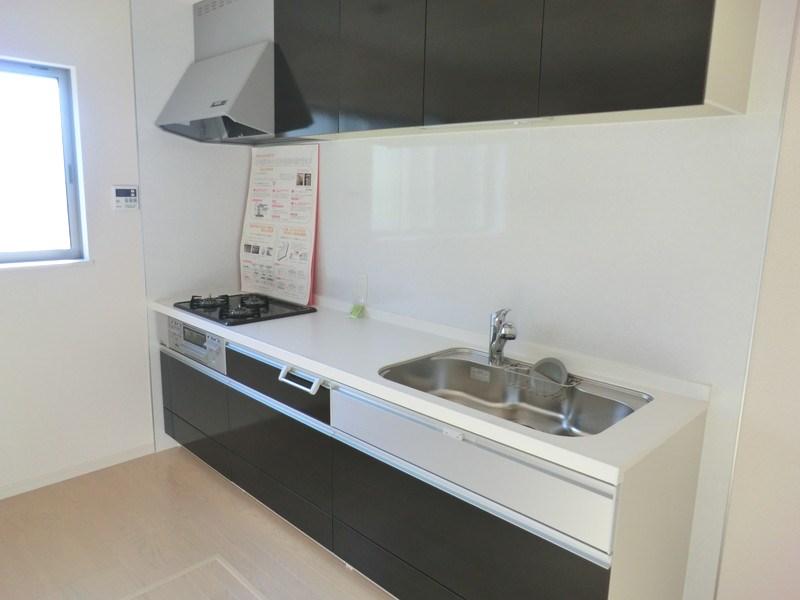 Kitchen. Cool color select! 