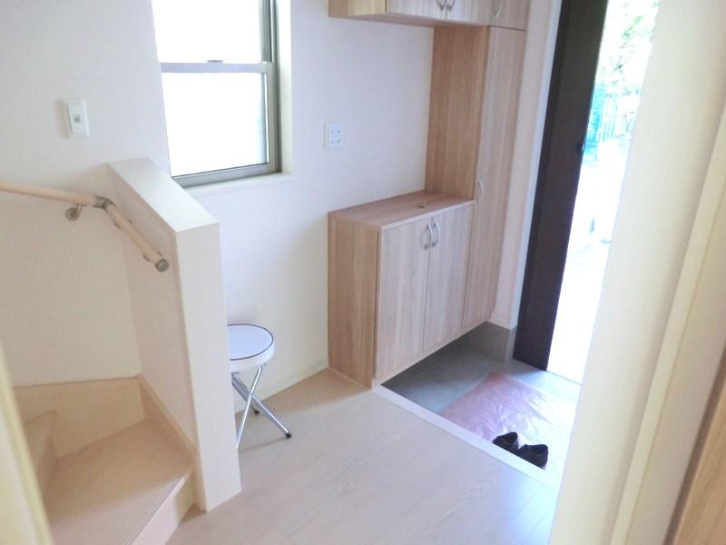 Entrance. Also refreshing hobby tools in with the front door storage