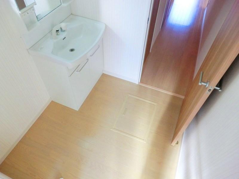 Other introspection. Washroom also wide design