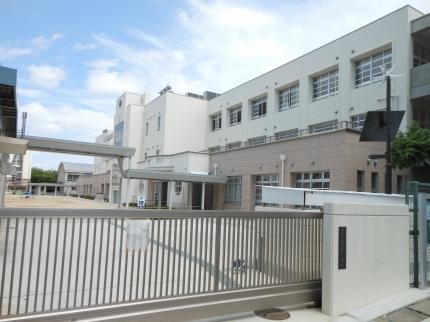 Primary school. 779m until the Amagasaki Municipal Namba Elementary School