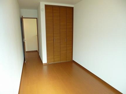 Non-living room. (Same specifications)