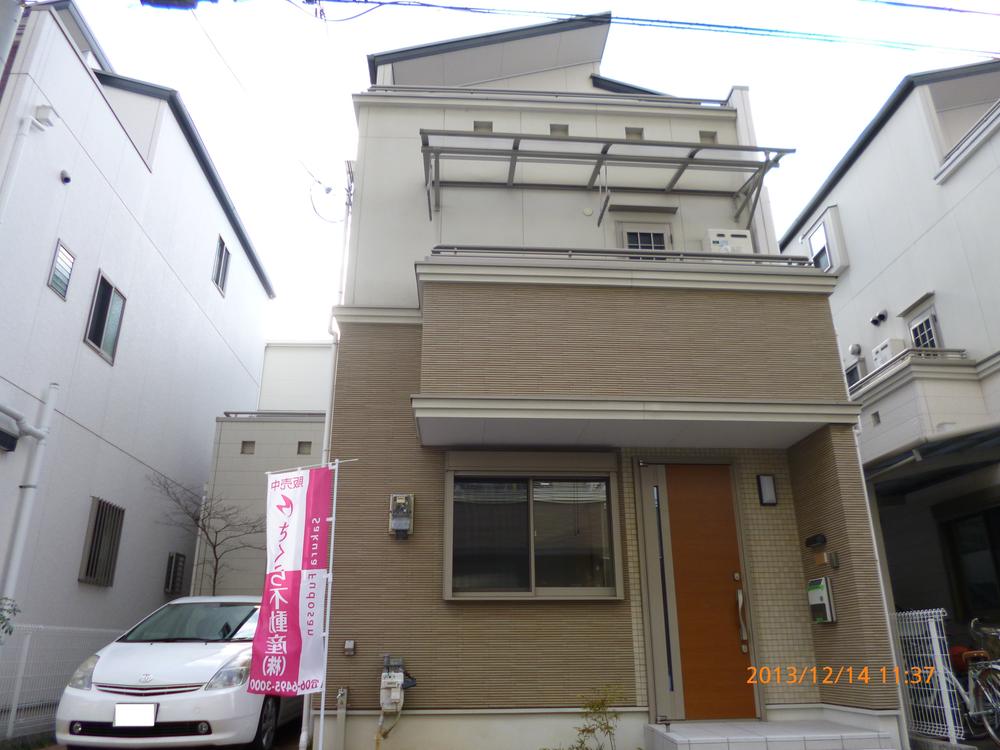 Local appearance photo. Local (12 May 2013) Shooting