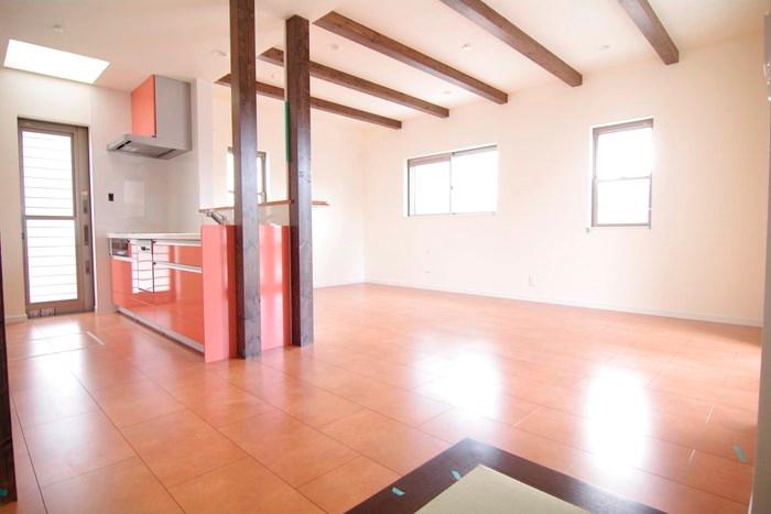 Same specifications photos (living). (Same specifications photo)