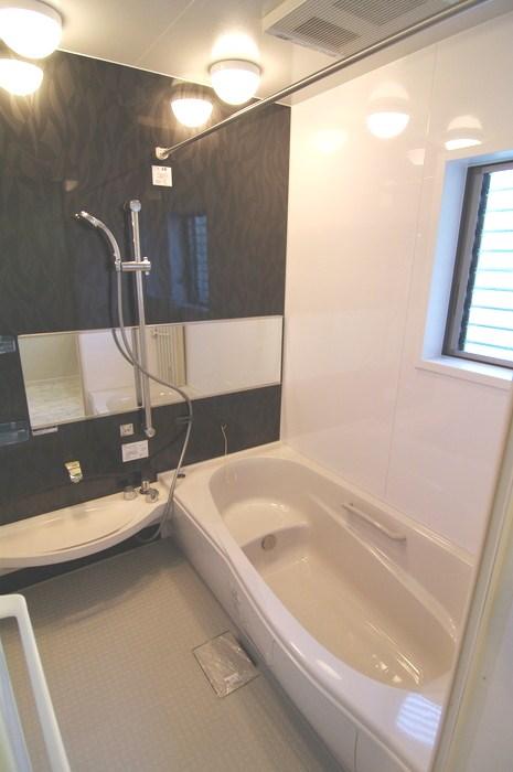 Same specifications photo (bathroom). (Same specifications photo)