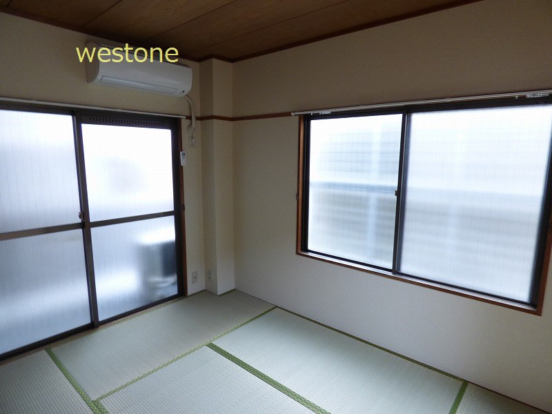 Living and room. 2 is Menmado.