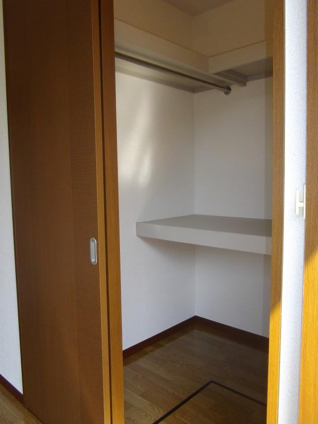 Receipt. Walk-in closet