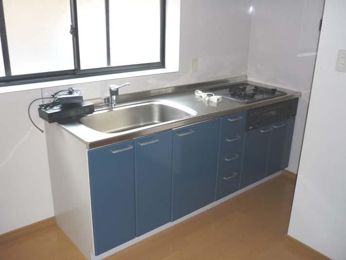 Kitchen. 3-burner stove