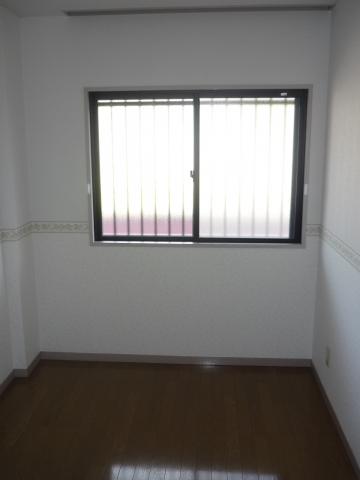 Living and room. Entrance side Western-style