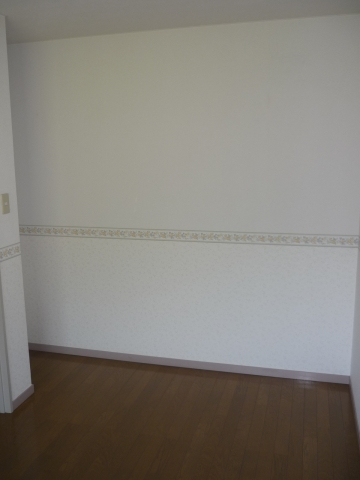 Living and room. Entrance side Western-style