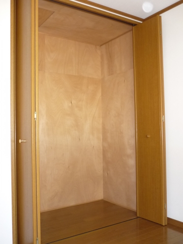 Receipt. Second floor Western-style housing