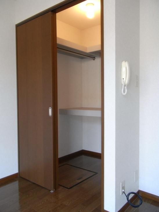 Receipt. Walk-in closet