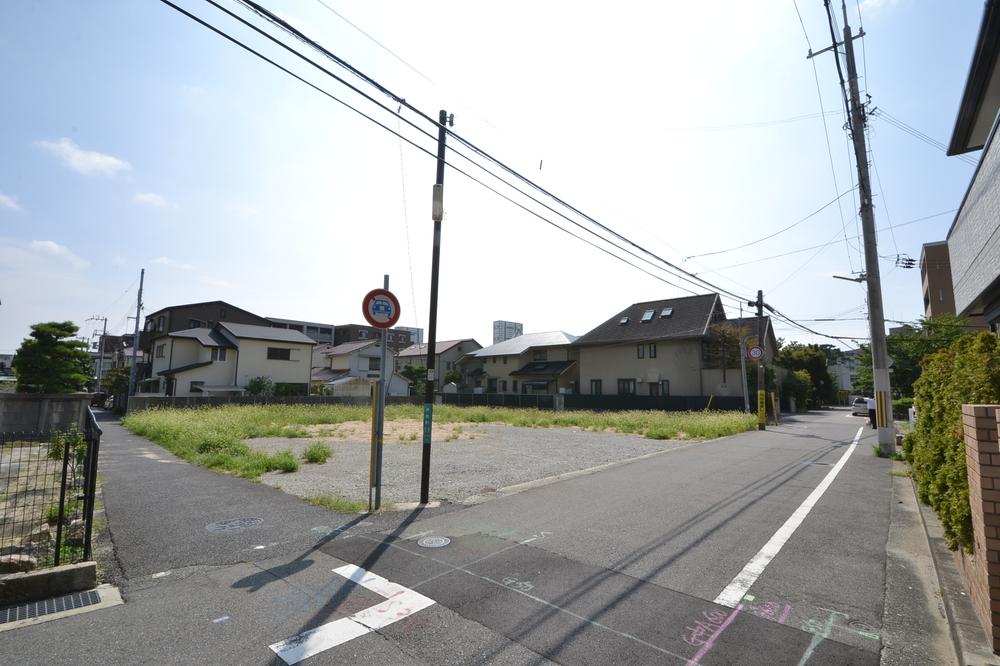 Local photos, including front road. Local (10 May 2013) Shooting