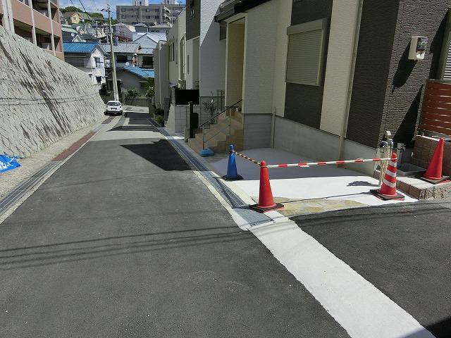 Local photos, including front road. Local (August 2013) Shooting It is a front road and flat!