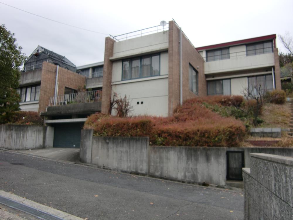 Local appearance photo. Local (12 May 2013) Shooting