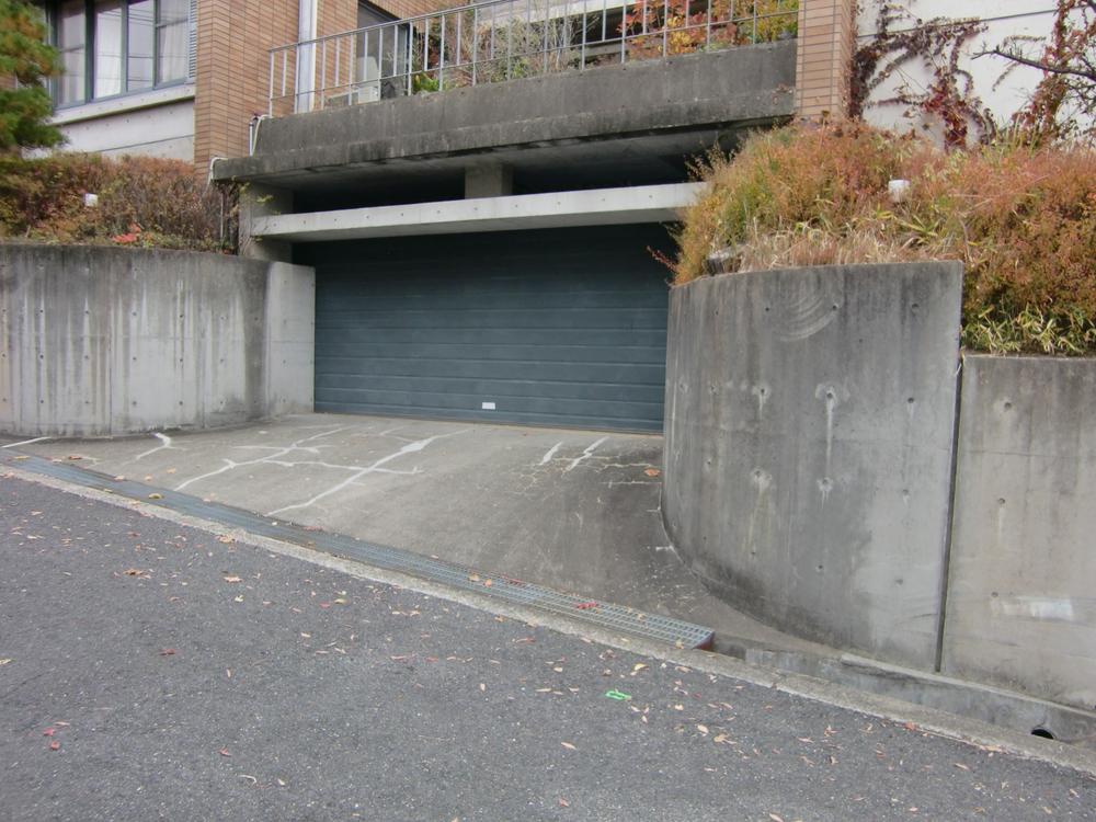 Parking lot. Local (12 May 2013) Shooting