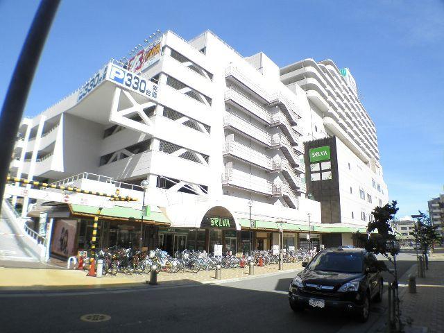 Shopping centre. Mac House Selva Konan Yamate shop until the (shopping center) 907m