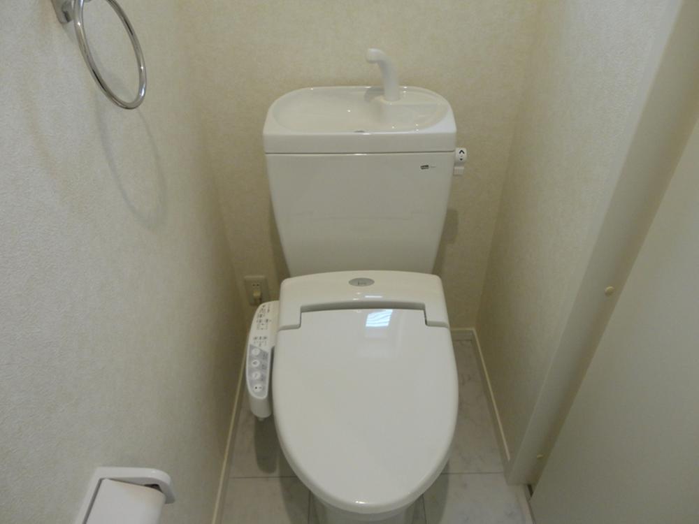 Toilet. Indoor (April 2013) Shooting