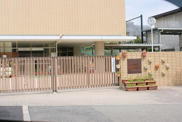 Primary school. Iwazono up to elementary school (elementary school) 859m