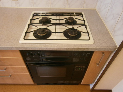 Kitchen. Kitchen 4-burner stove