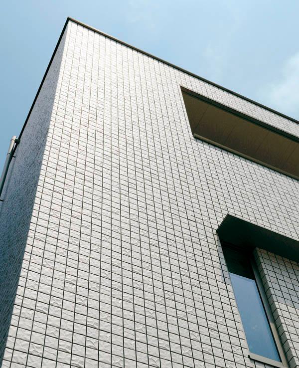 Other Equipment. Hardly soiled by the photocatalytic technique using sunlight, Exert a self-cleaning effect to wash away in the rain also dirty, PanaHome of the original tile exterior wall "Kiratekku" will adopt the entire mansion. It will be suppressed the labor and cost for maintenance because it also keep forever the beauty of the tile. It will produce an attractive appearance in the sense of quality of genuine tile unique. 