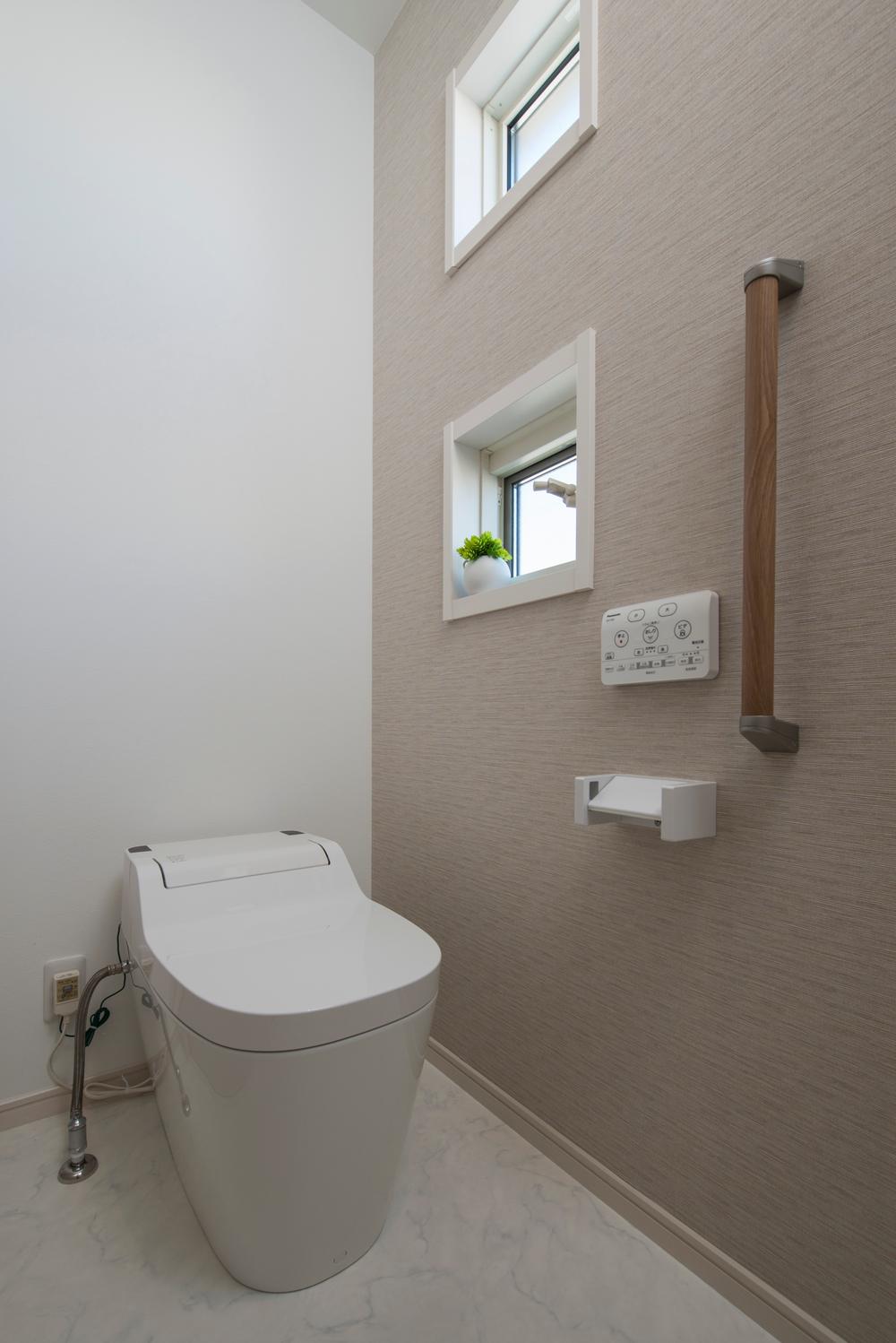 Toilet. Room (August 2013) shooting shadow