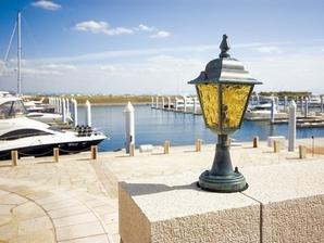 Ashiya ・ The hands of the sea, Airy seaside life (Ashiya Marina / About 1050m)