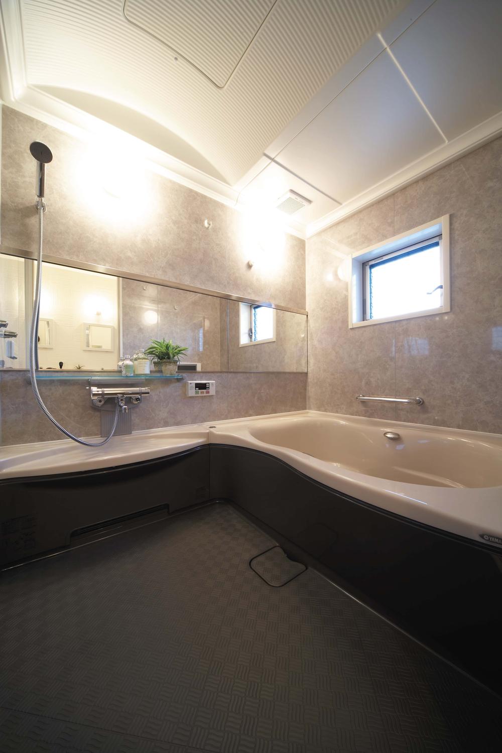 Local photos, including front road. Our construction cases bathroom