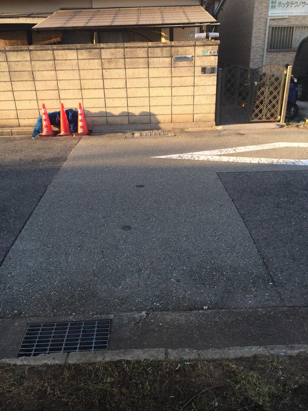 Local photos, including front road. Local (12 May 2013) Shooting