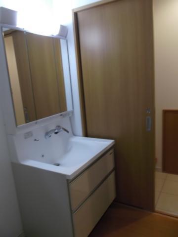 Wash basin, toilet. Indoor (12 May 2013) Shooting