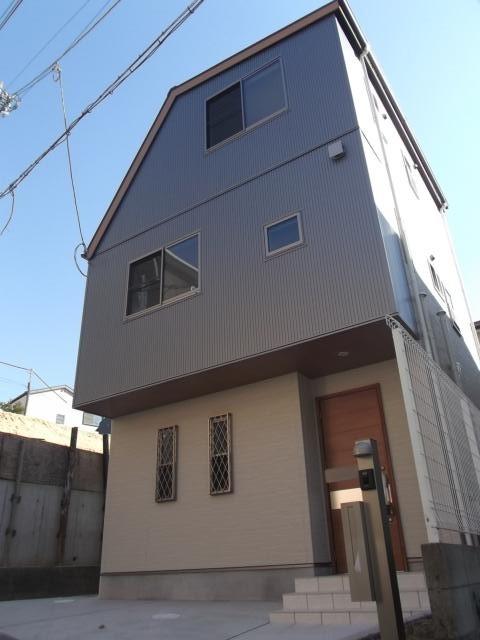 Local appearance photo. Local (12 May 2013) Shooting