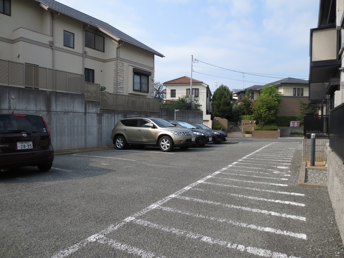 Parking lot. Favorite car to here! !