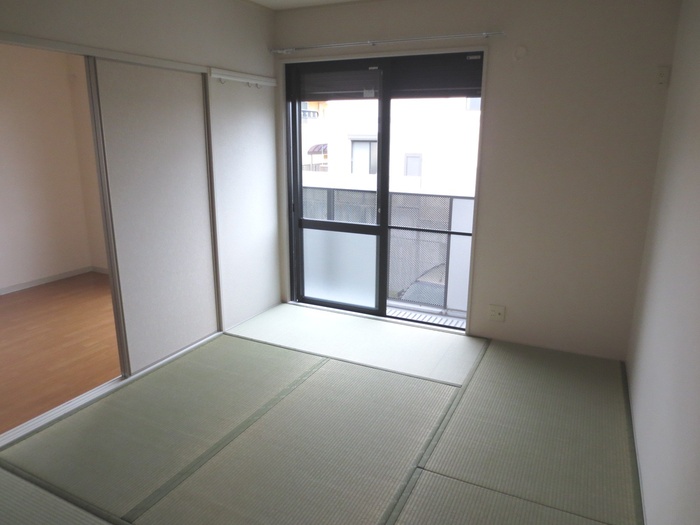Living and room. The heart of the sum! Japanese-style room! !