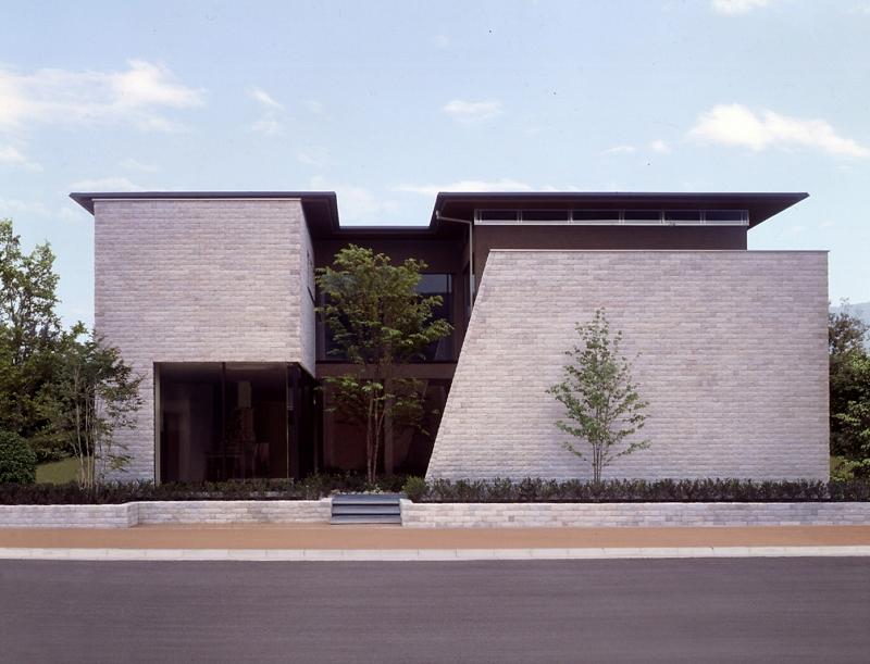 exhibition hall / Showroom. Kobe East Exhibition Hall