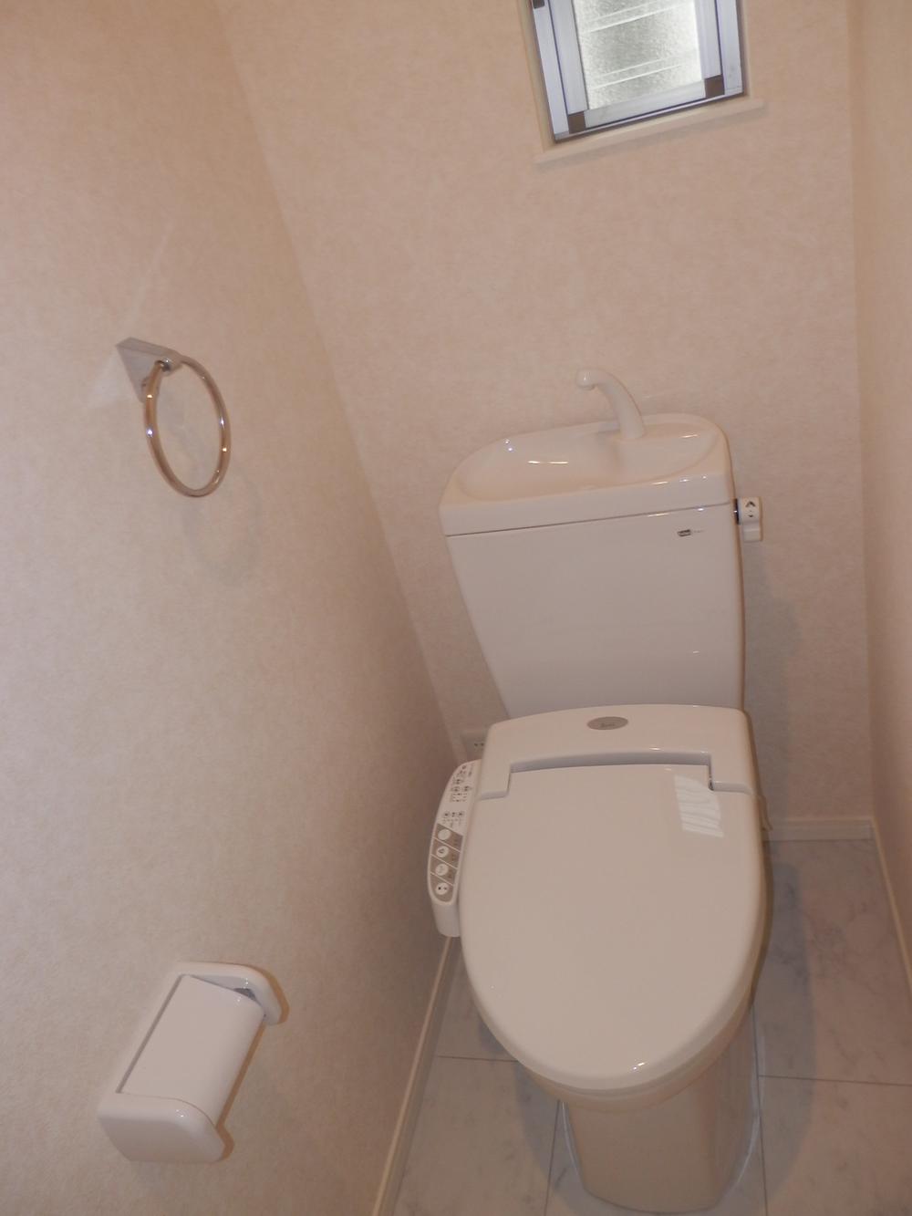 Toilet. First floor toilet (April 2013) Shooting